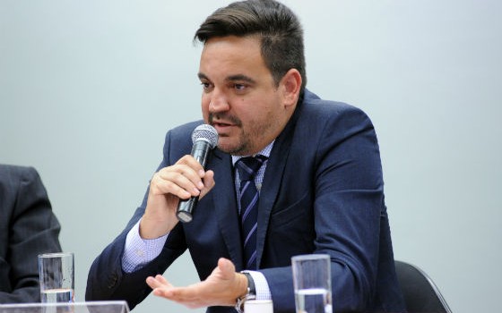 O empresário Taiguara Rodrigues dos Santos, filho do irmão da primeira mulher de Lula, em depoimento à CPI do BNDES em outubro de 2015 (Foto: Lucio Bernardo Junior / Câmara dos Deputados)