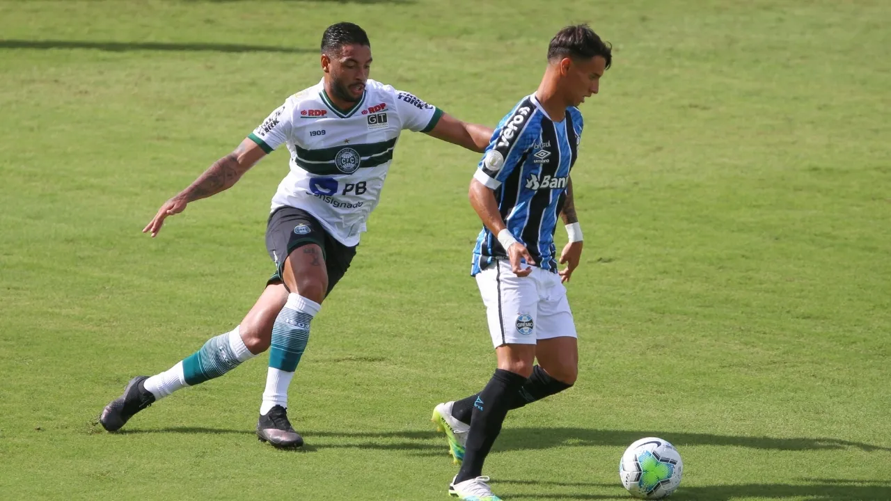 Nathan Silva iniciou carreira como volante, mas depois virou zagueiro