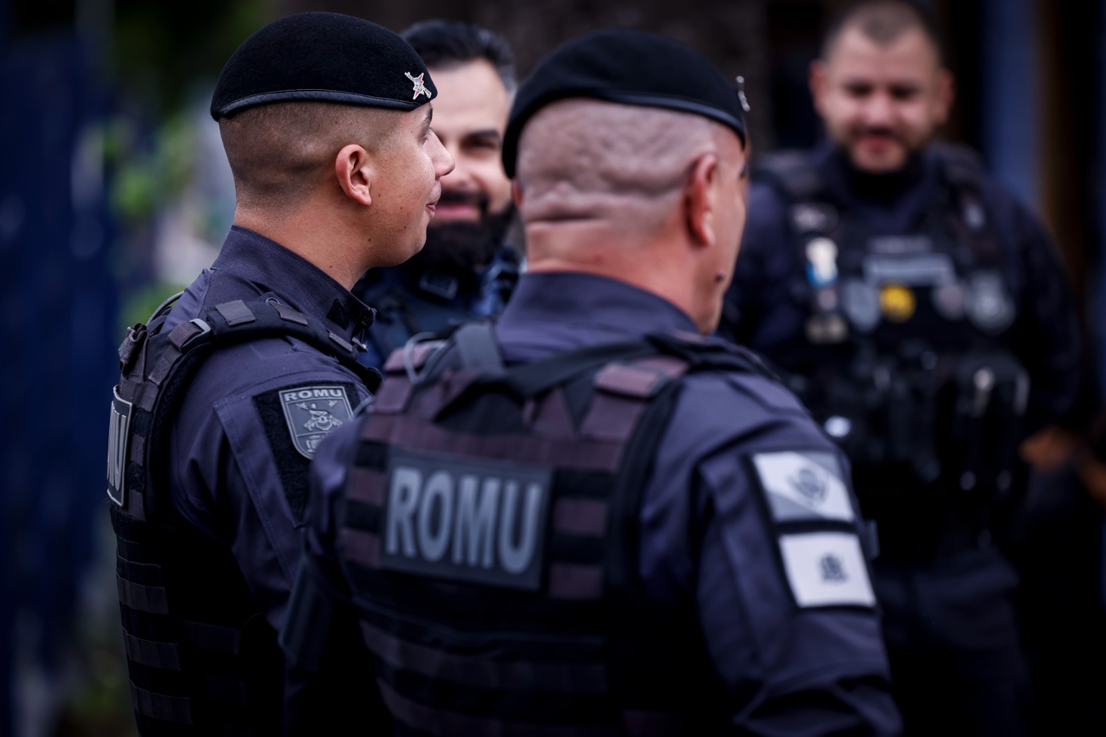 Viaturas e agentes da Romu