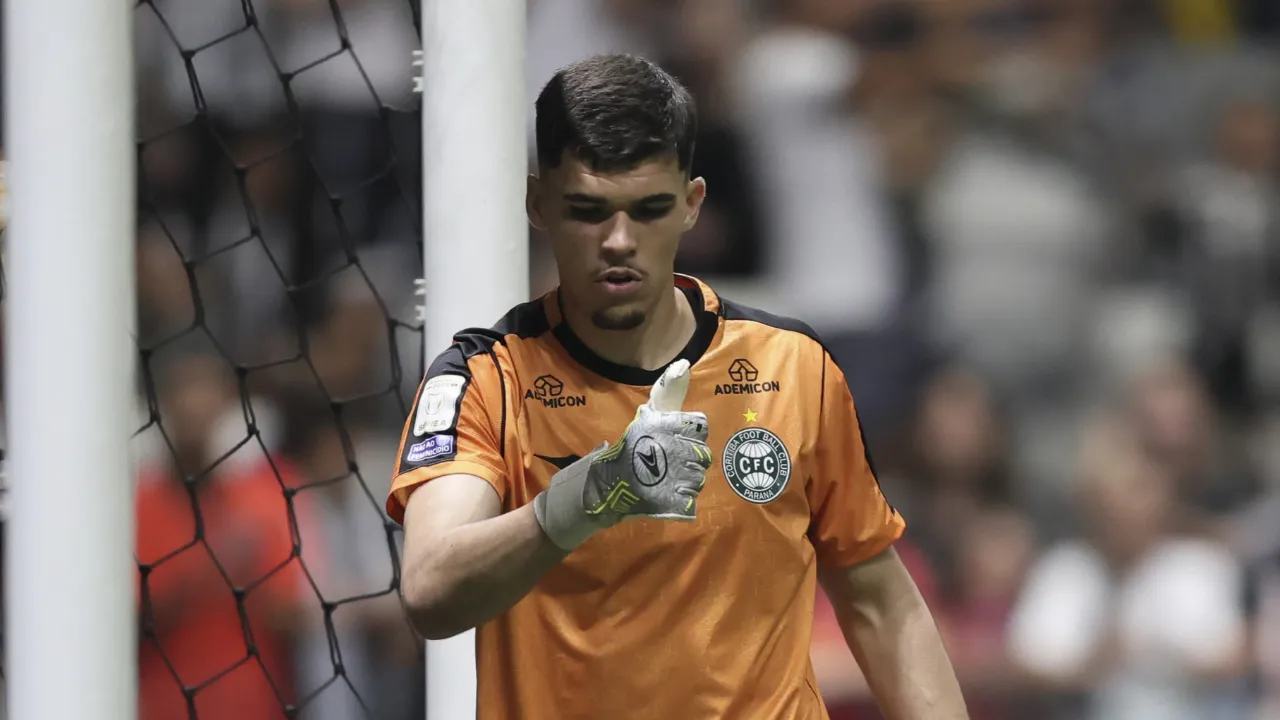 Pedro Morisco lamenta lance em partida do Coritiba